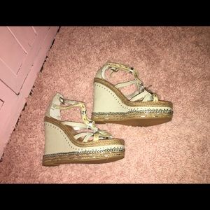 Very cute detailed wedges.